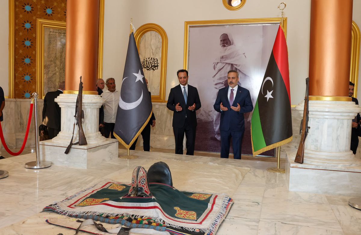 Bakan Fidan, Libya'nın Milli Kahramanı Ömer Muhtar'ın Anıt Mezarını Ziyaret Etti