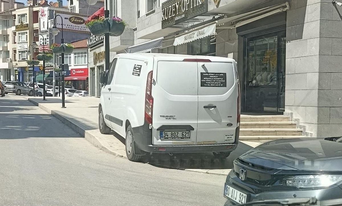 Bilecik'te Kaldırım İşgali: Yayalar Tepkili
