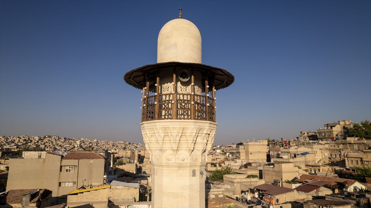 Deprem Hasar Gören 2 Tarihi Cami Kandilde İbadete Açılıyor