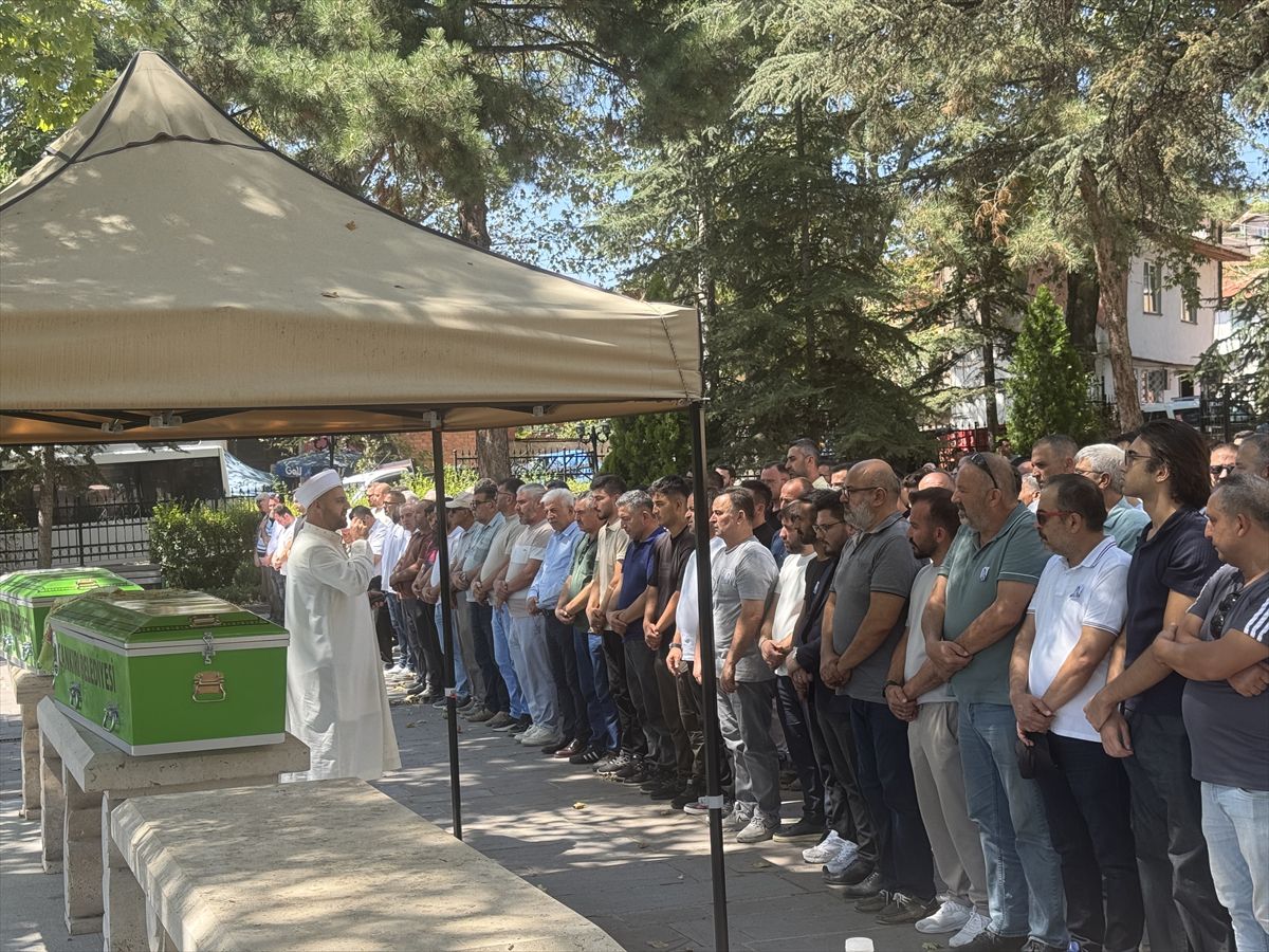 Anahtar Partili Aydos'un annesi son yolculuğuna uğurlandı