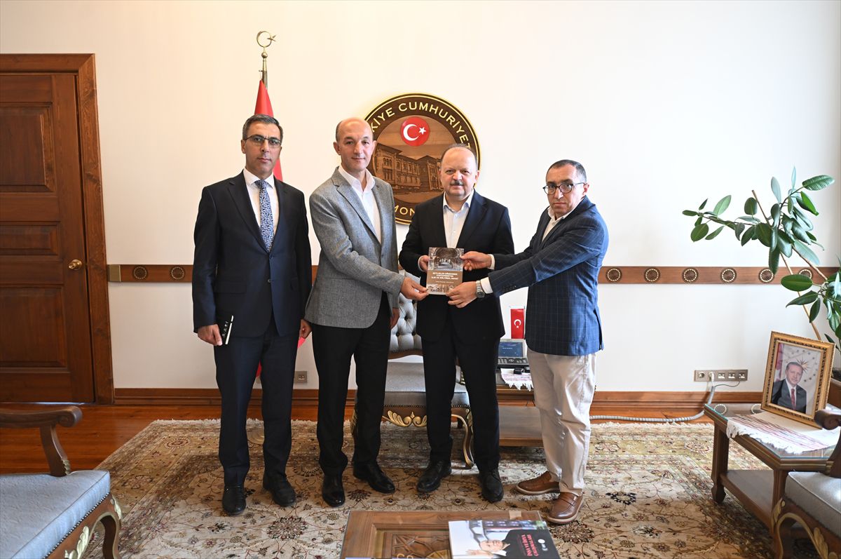 Vali Dallı'dan Kastamonu Tarihi Kitabına Teşekkür