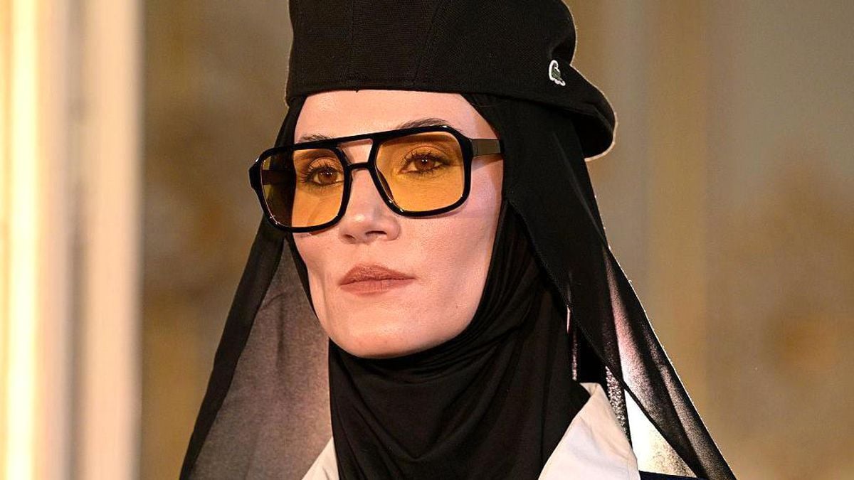 Paris'te bir ilk: Muhafazakar moda haftasında sokak giyimi görücüye çıktı
