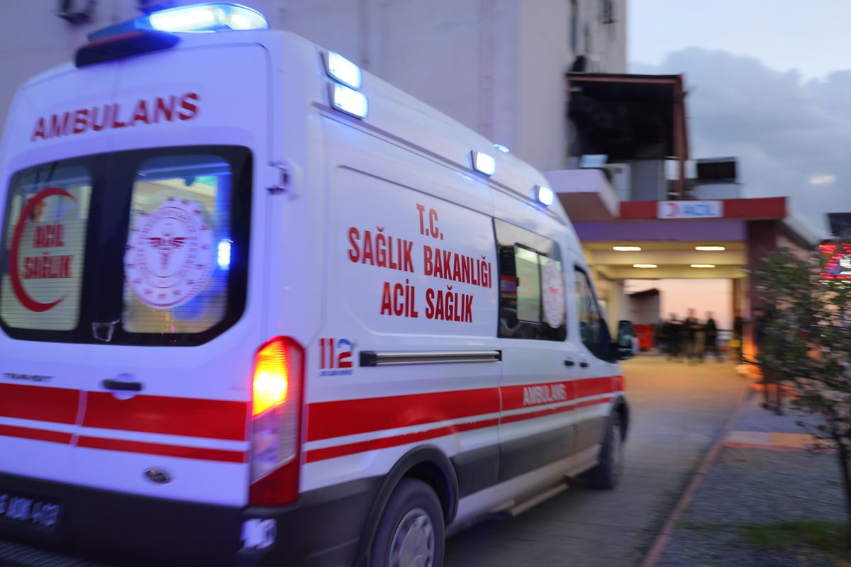 Annesine mesaj atan kişiyi demir çubukla döverek öldürdü
