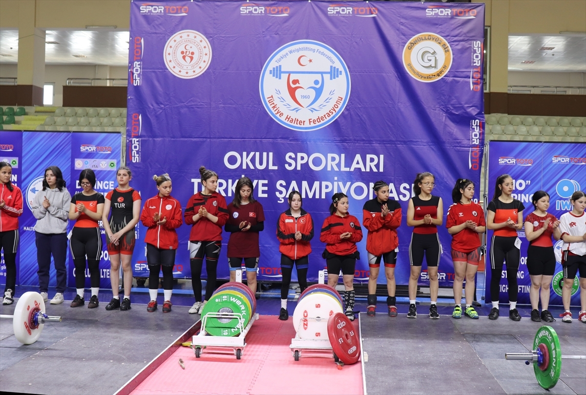 Ordu'da Genç Kızlar A-B Halter Türkiye Birinciliği müsabakaları başladı