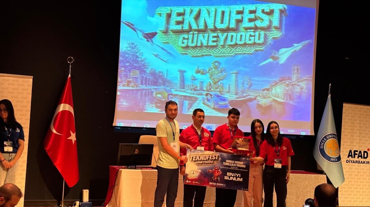 Alaca BİLSEM Albiltech Takımı TEKNOFEST Türkiye finalinde En İyi Sunum Ödülü'nü kazandı.