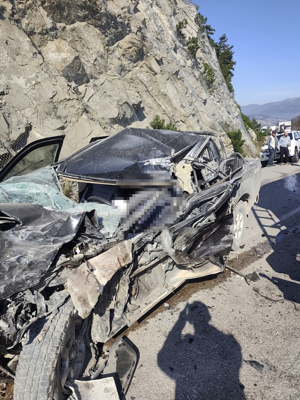 Bolu Mudurnu'da TIR ile kamyonet çarpıştı, kamyonet sürücüsü öldü, 3 kişi yaralandı
