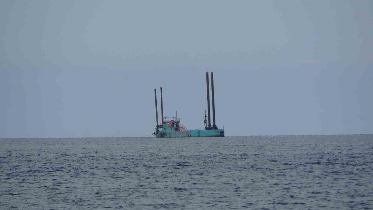Trabzon'da yapılacak yeni havalimanında 97 milyon tonluk deniz dolgusu başladı