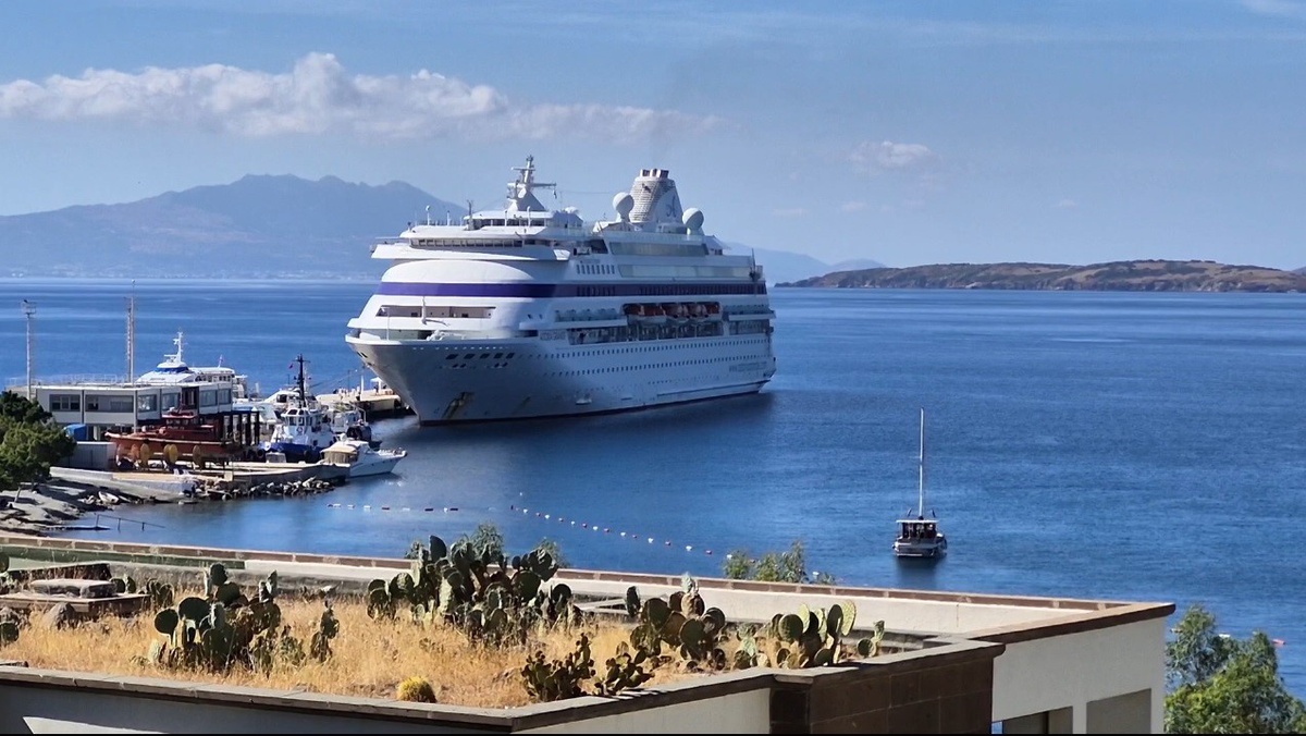 Palau bayraklı kruvaziyer Astoria Grande, 447 yolcuyla Bodrum Limanı'na bağlandı