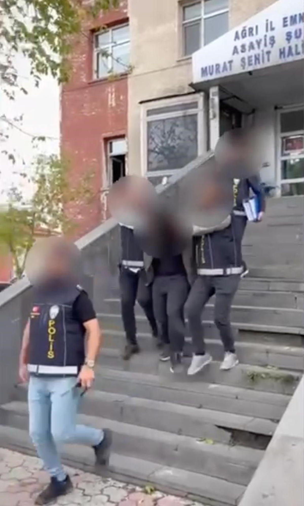 Ağrı'da 20 yıl 10 ay 10 gün kesinleşmiş cezası olan Ö.K. yakalanarak tutuklandı