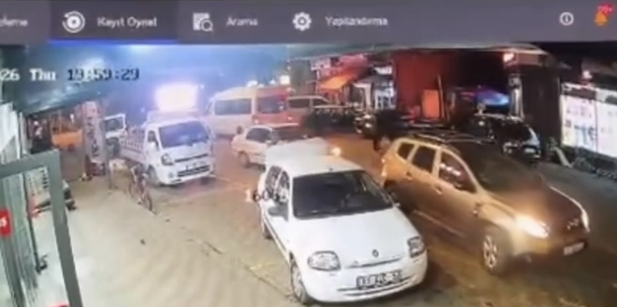 Bartın Ulus'ta 81 yaşındaki H.K. fren yerine gaza basınca otomobil markete girdi