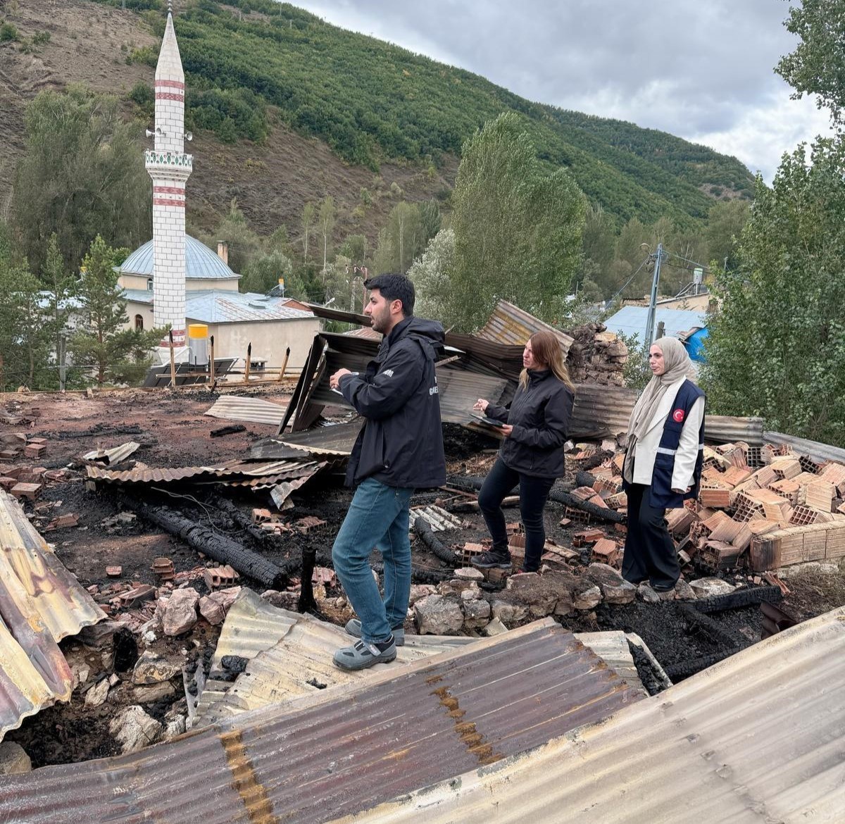 Bayburt Heybetepe'de yangından etkilenen 5 yapıda hasar tespiti yapıldı