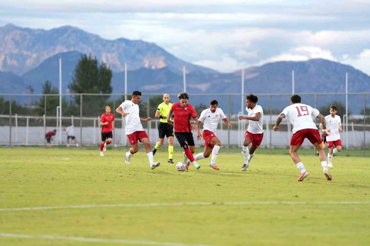 Antalya kampındaki Çorum FK, hazırlık maçında Antalyaspor'a 2-1 yenildi