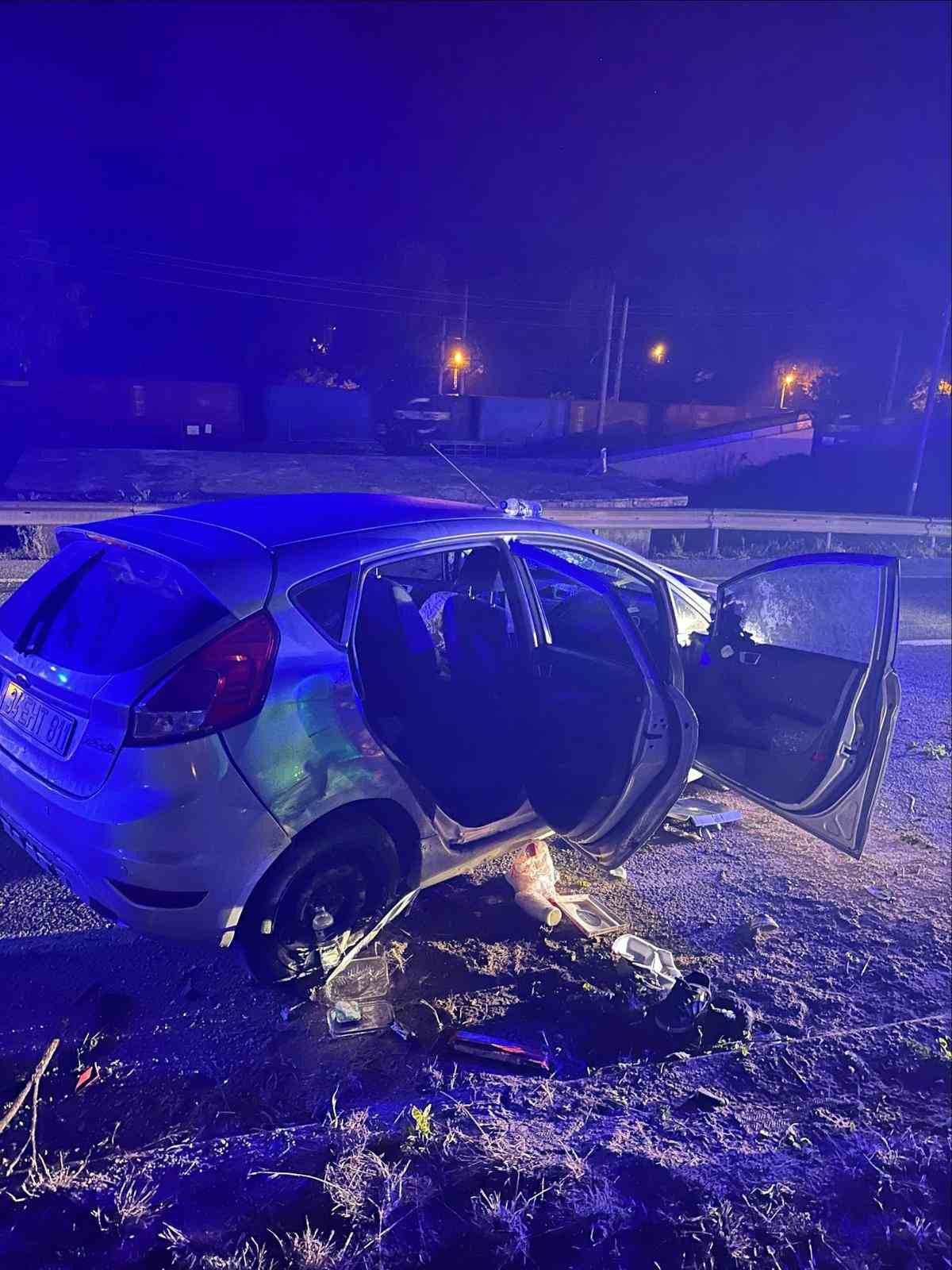 Bilecik'te otomobilin bariyerlere çarptığı kazada 5 kişi yaralandı