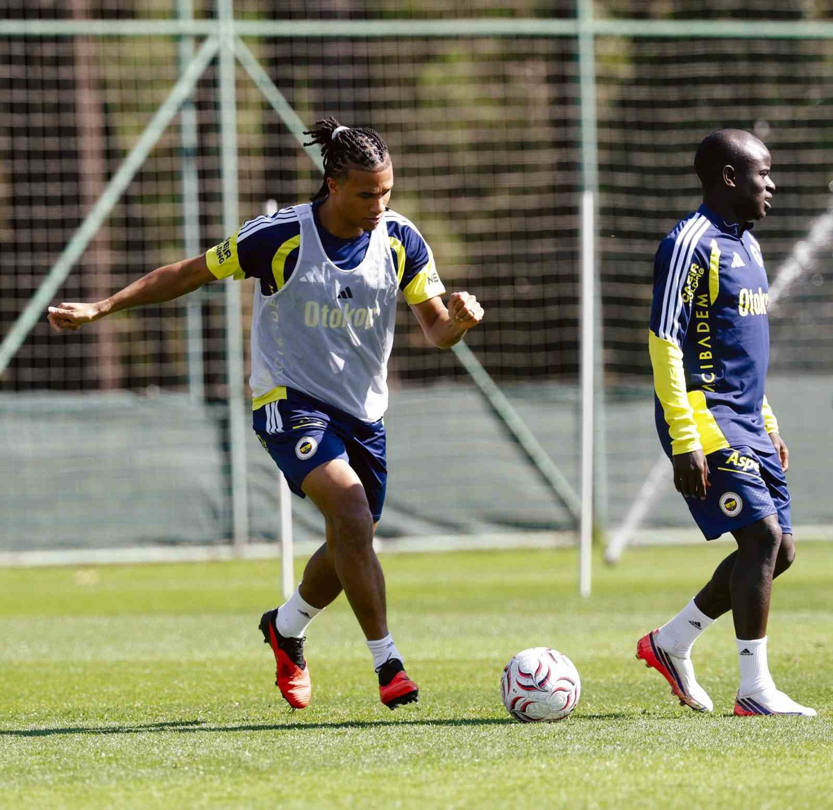 Fenerbahçe, Çaykur Rizespor maçı hazırlığını İsmail Kartal yönetiminde sürdürdü