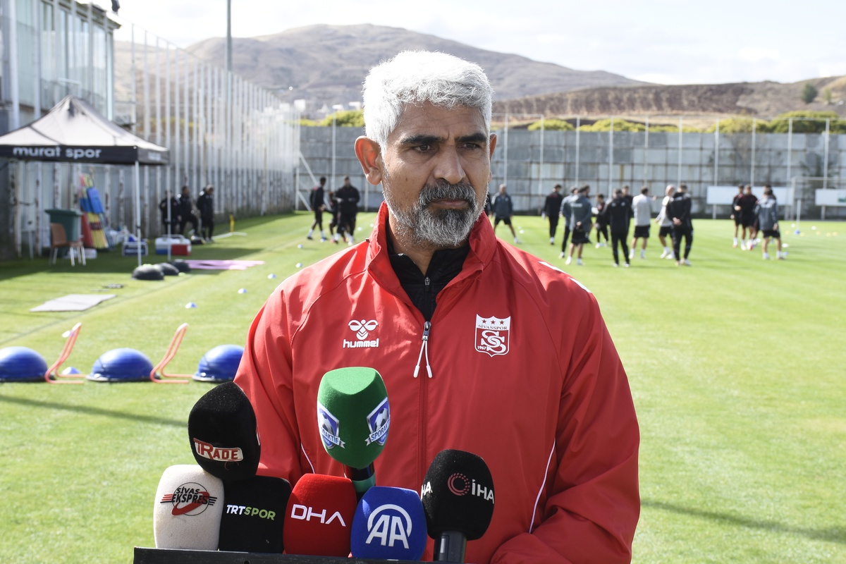 Sivasspor hocası Taşdemir, hakem gözaltısına tepki gösterdi, temiz futbol istedi