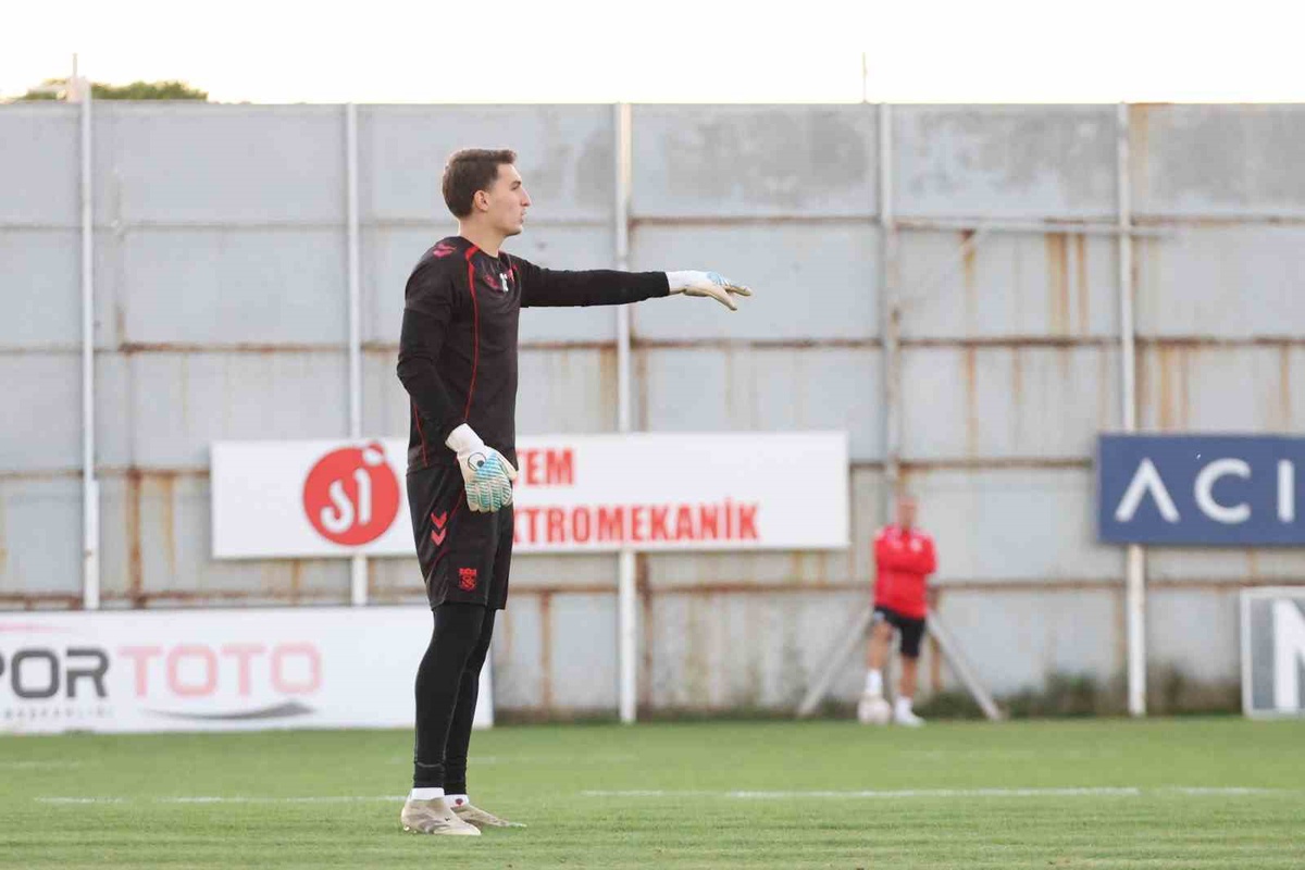 Sivasspor, Pendikspor maçı öncesi İsmet Taşdemir yönetiminde antrenman yaptı
