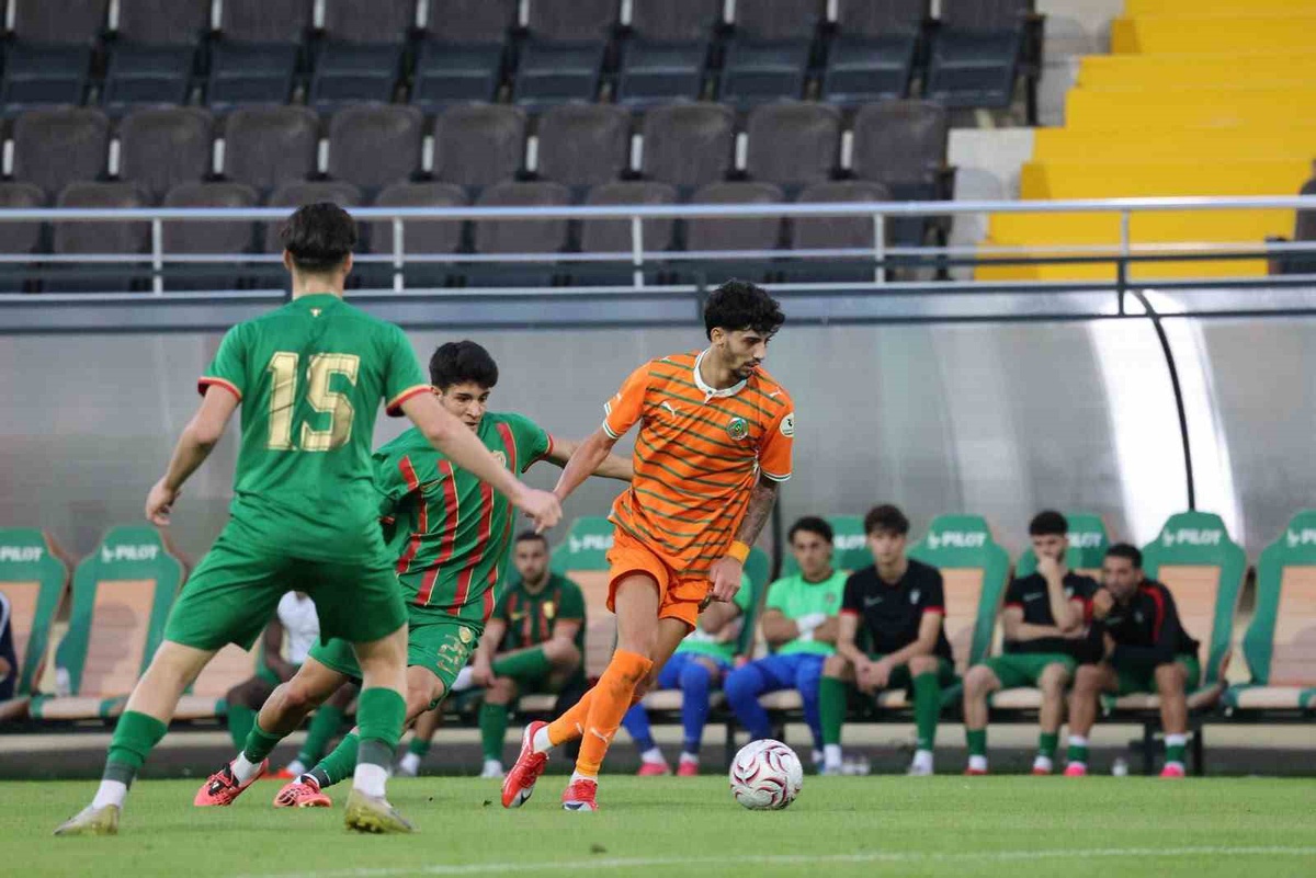 Corendon Alanyaspor, Amed Sportif Faaliyetler'i 4-0 yendi; Kaya hat-trick yaptı